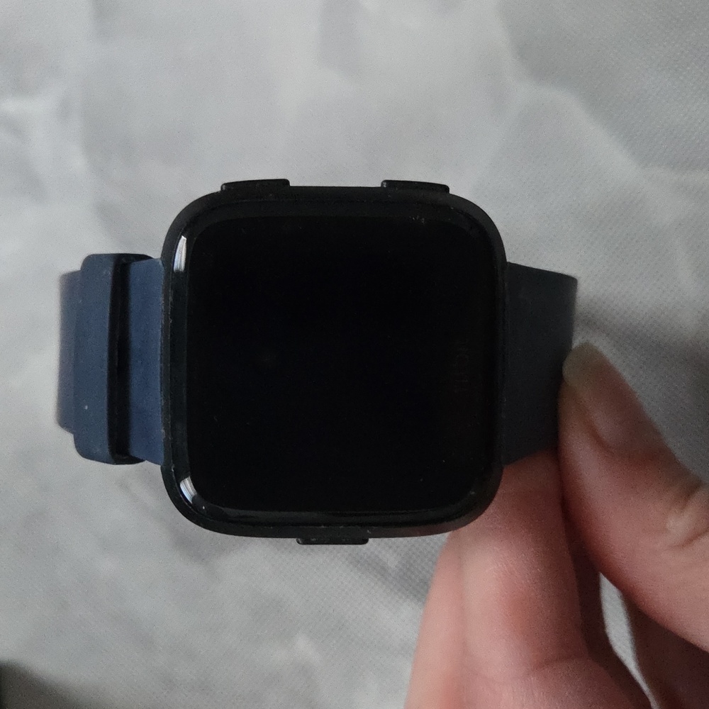 Fitbit Versa Smart Watch - Picture 4 of 7